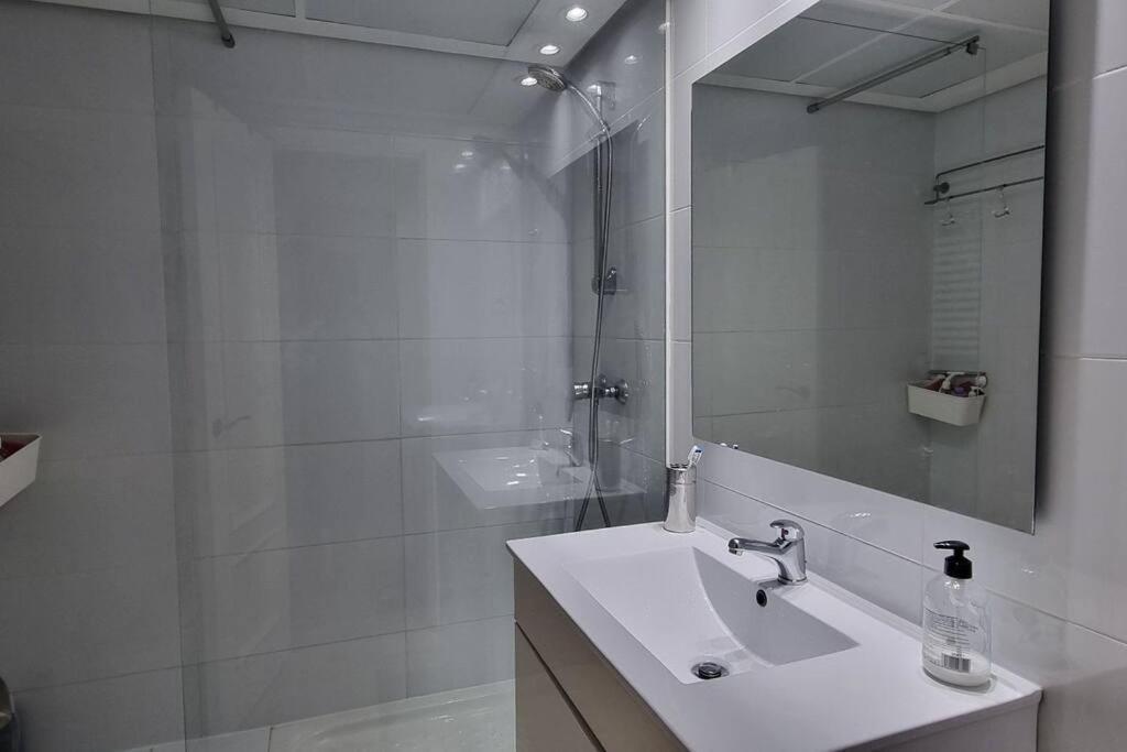 Habitacion Privada En El Centro De Madrid Bagian luar foto